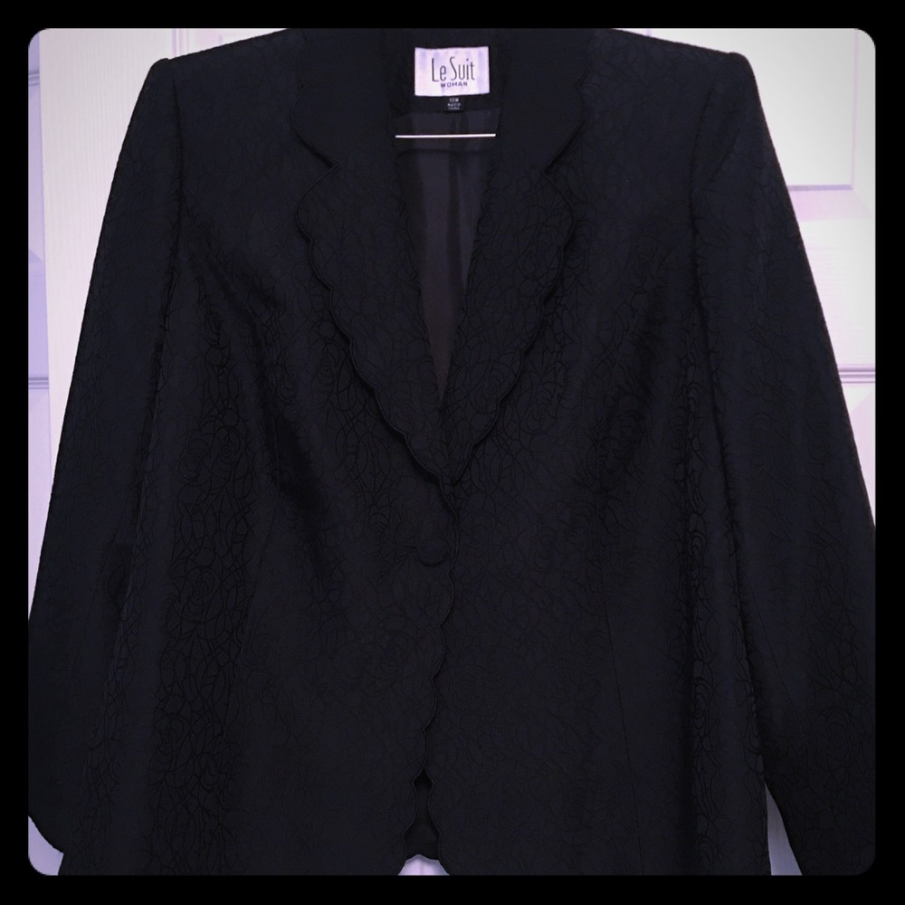 Women’s Skirt Suit